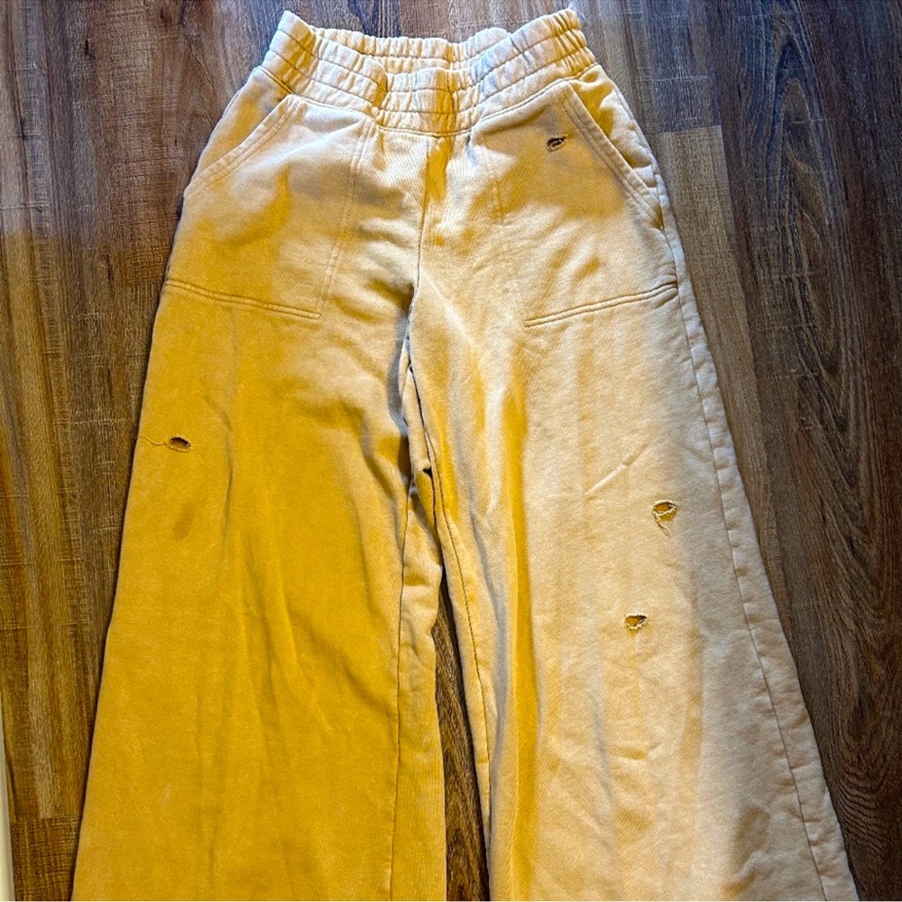 “DONATED” Offline by Aerie, Distressed Wide-Leg Skater Sweatpants, EEUC, XS